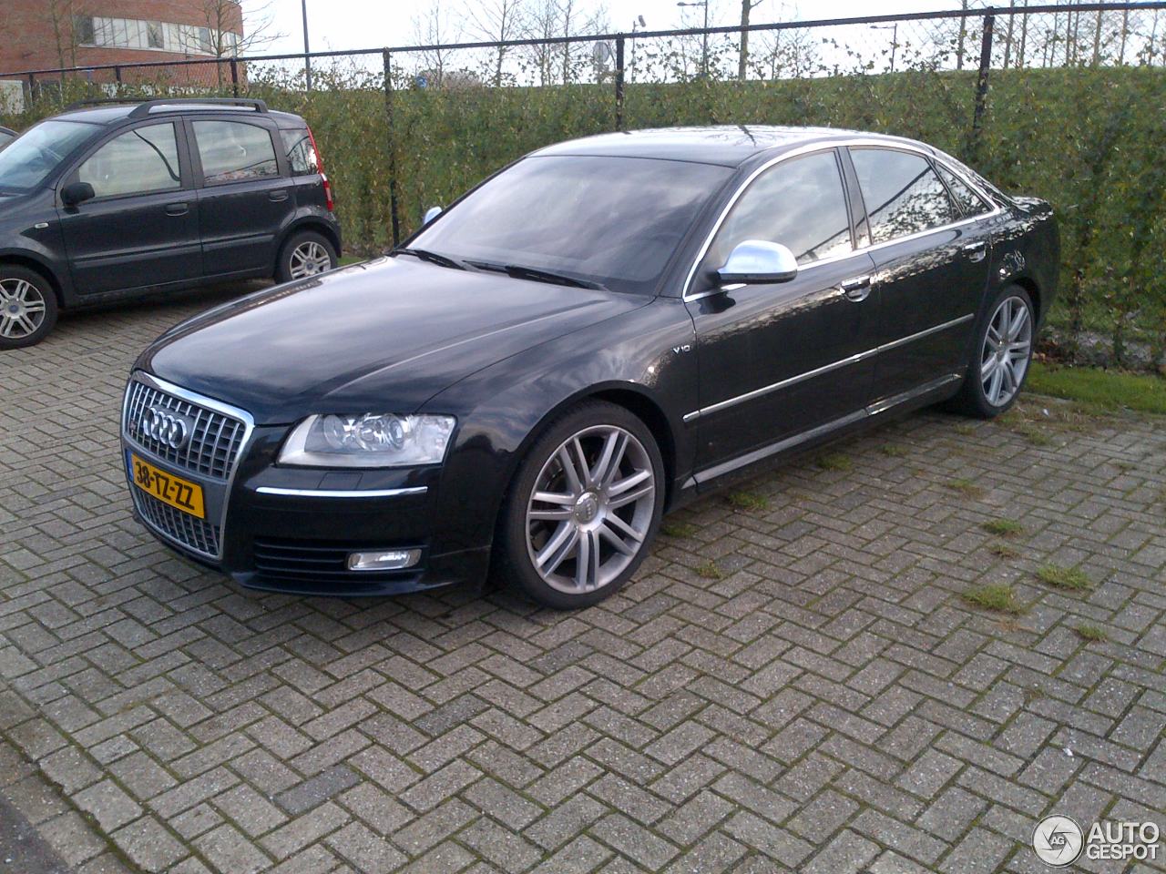 Audi S8 D3