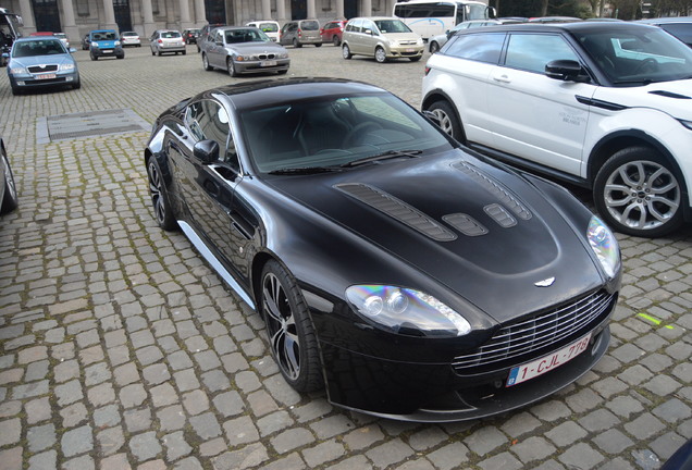 Aston Martin V12 Vantage Carbon Black Edition