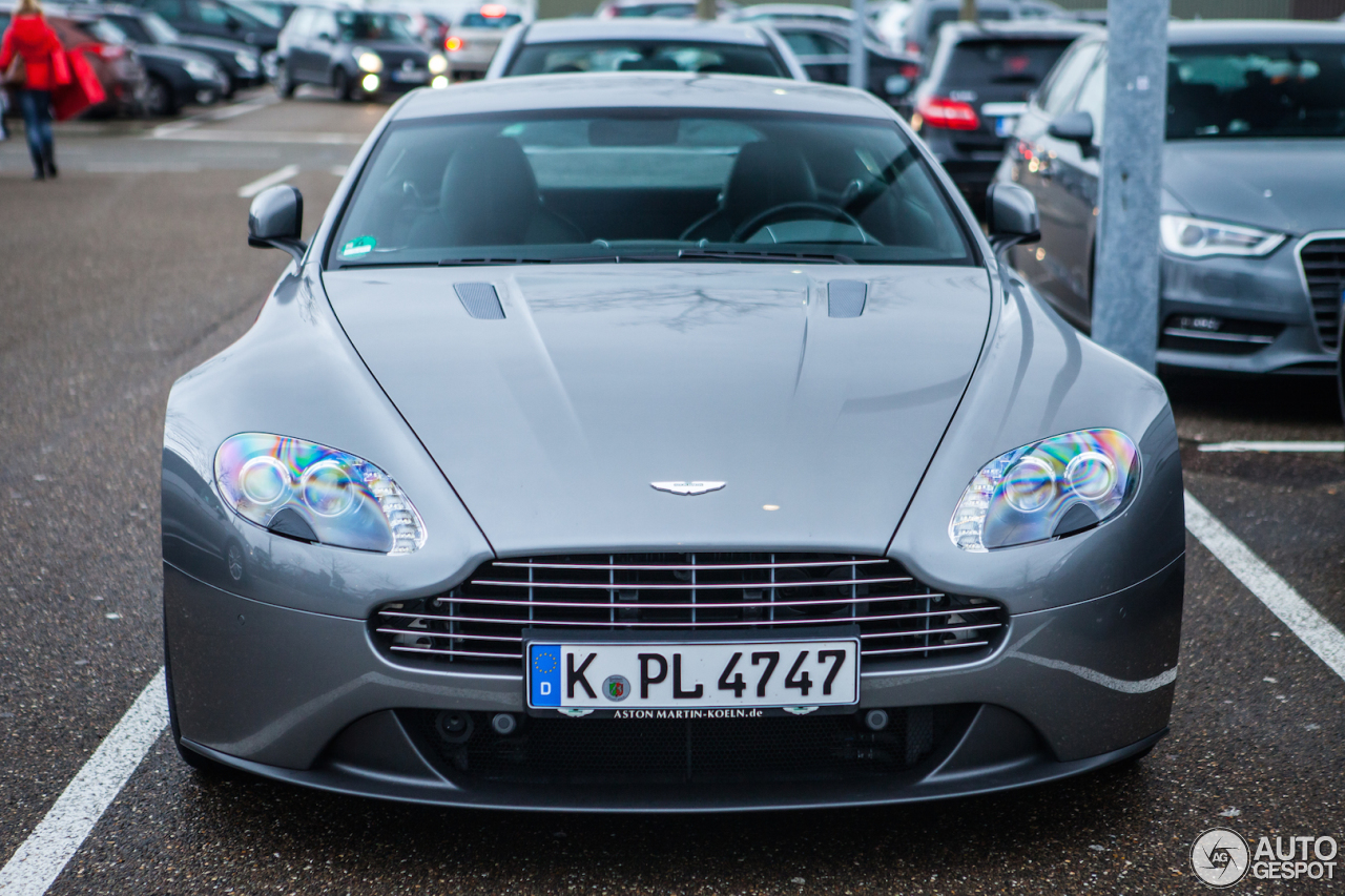 Aston Martin V8 Vantage 2012