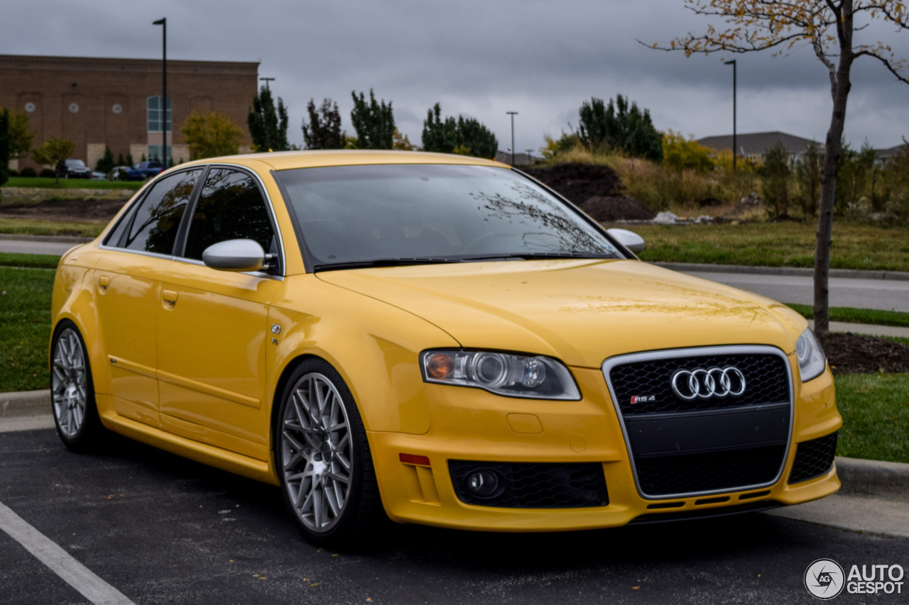 Audi RS4 Sedan