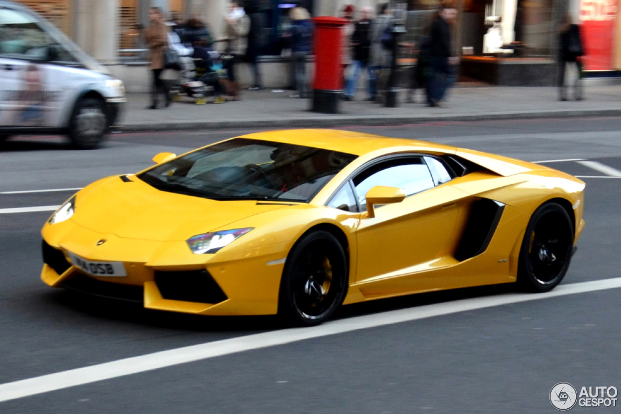 Lamborghini Aventador LP700-4