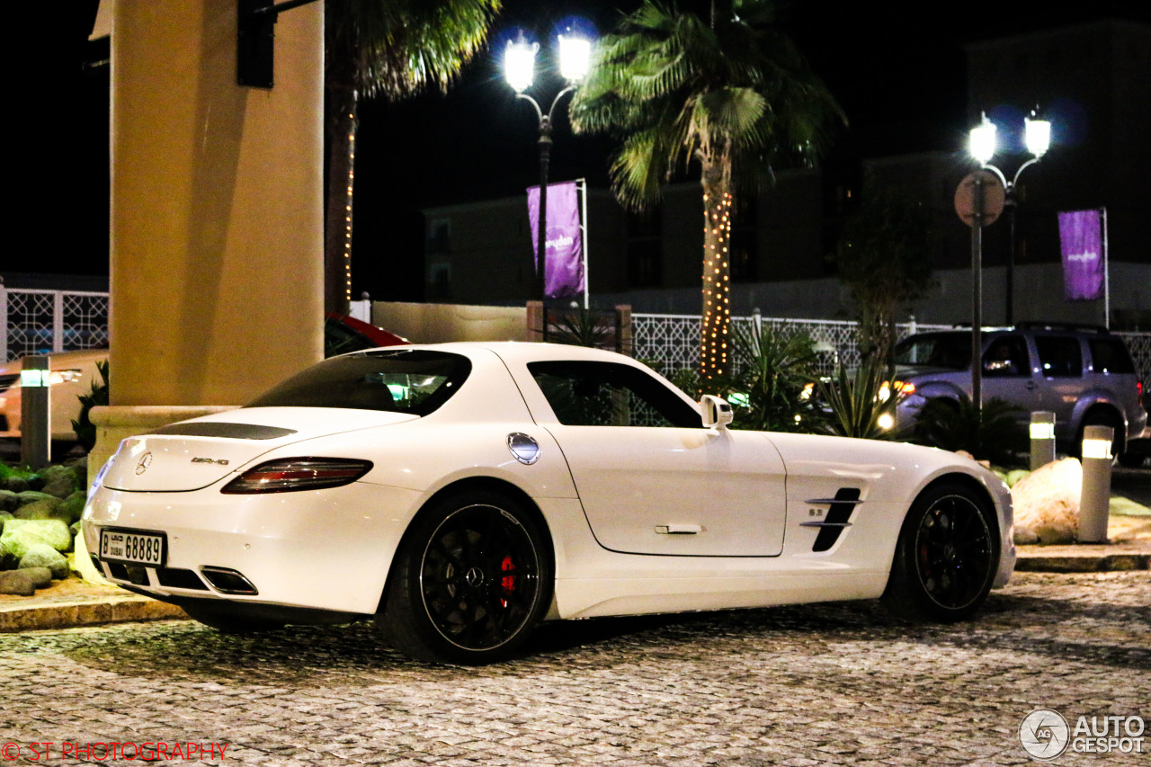 Mercedes-Benz SLS AMG