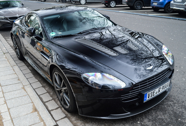 Aston Martin V12 Vantage