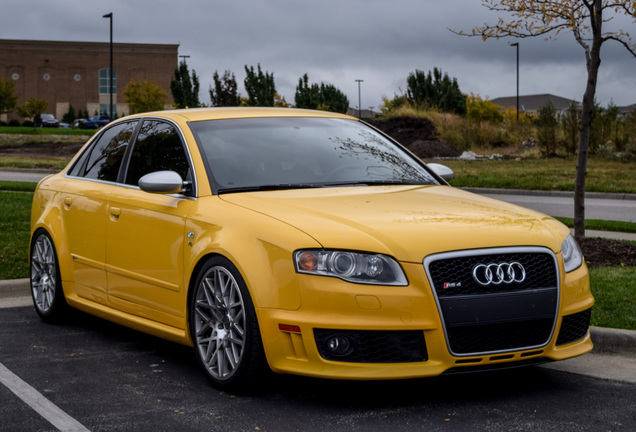 Audi RS4 Sedan