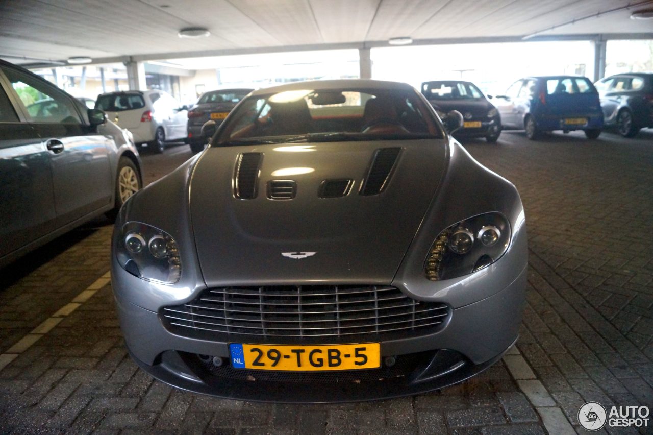 Aston Martin V12 Vantage