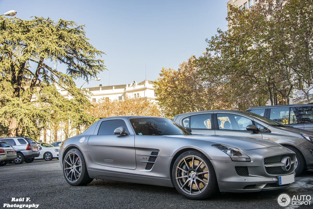 Mercedes-Benz SLS AMG