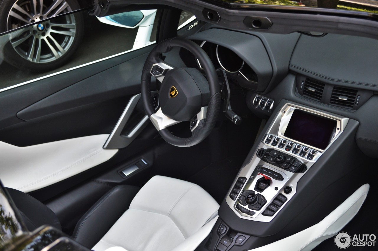 Lamborghini Aventador LP700-4 Roadster - 24 December 2014 - Autogespot