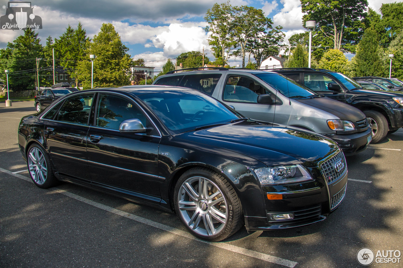 Audi S8 D3