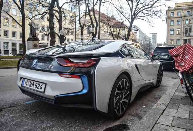 BMW i8