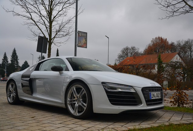 Audi R8 V10 Plus 2013