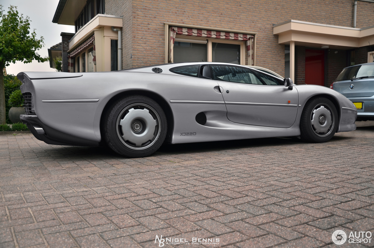 Jaguar XJ220