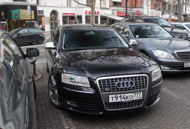 Audi S8 D3