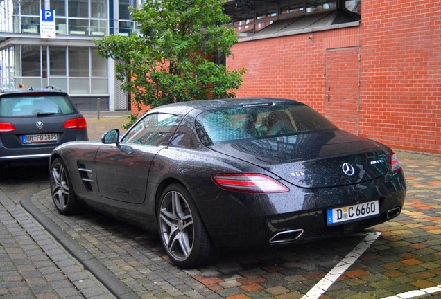 Mercedes-Benz SLS AMG