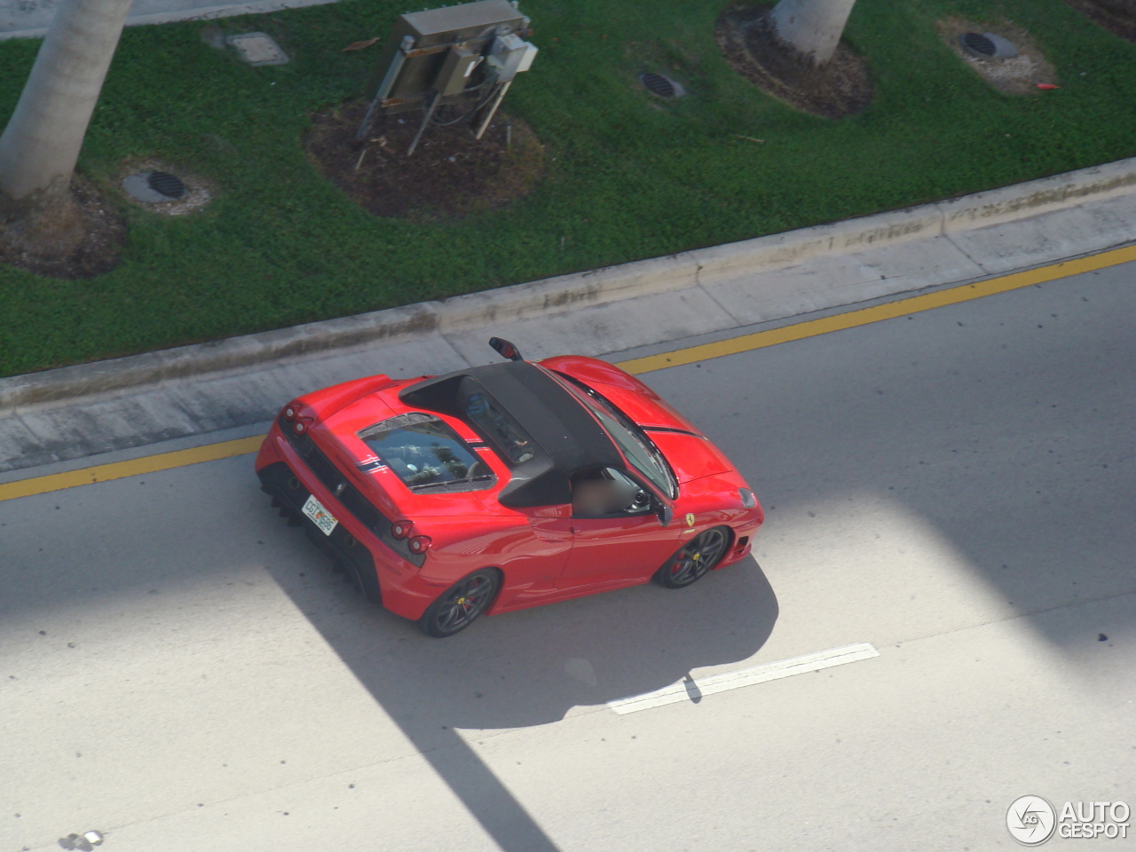 Ferrari Scuderia Spider 16M