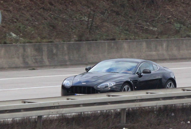 Aston Martin V12 Vantage