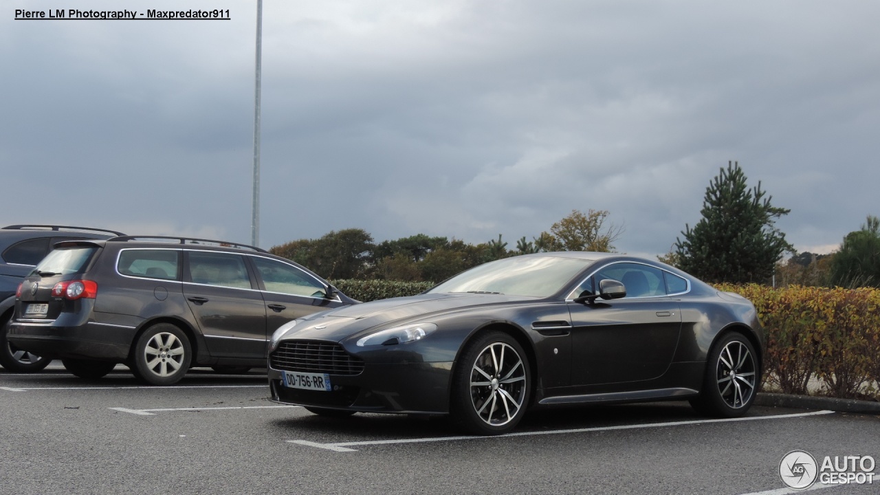 Aston Martin V8 Vantage 2012