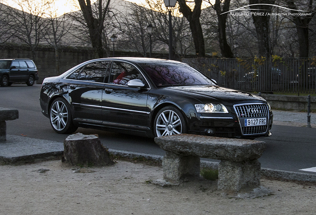 Audi S8 D3