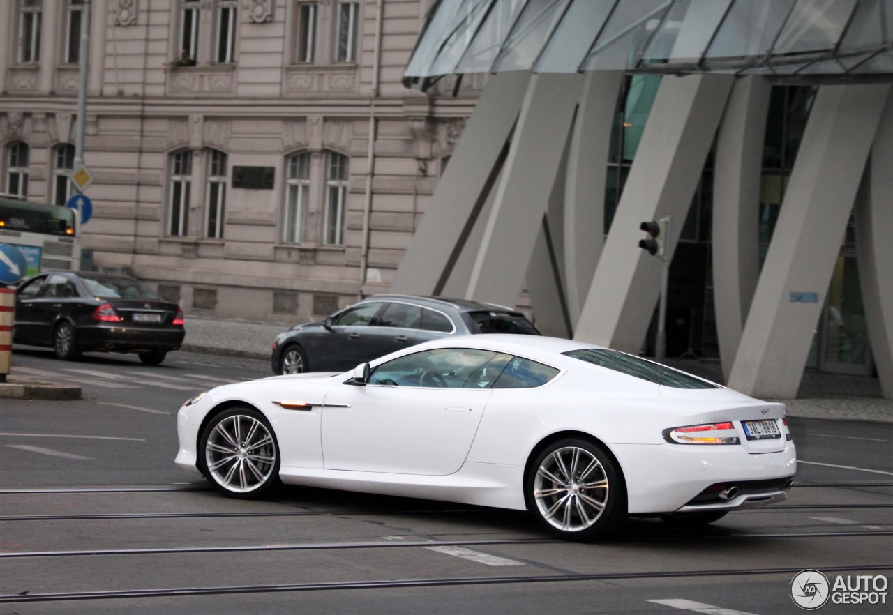 Aston Martin Virage 2011