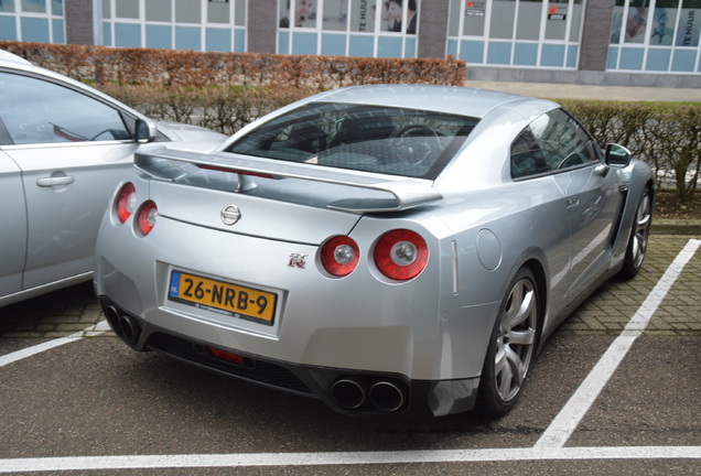 Nissan GT-R