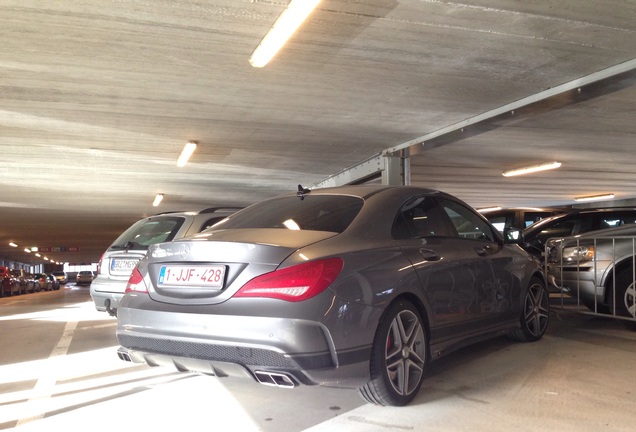 Mercedes-Benz CLA 45 AMG C117