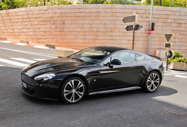 Aston Martin V12 Vantage