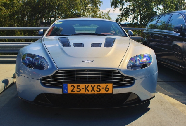 Aston Martin V12 Vantage