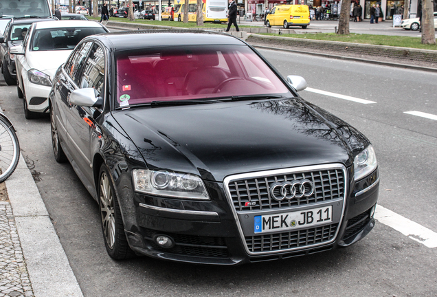 Audi S8 D3