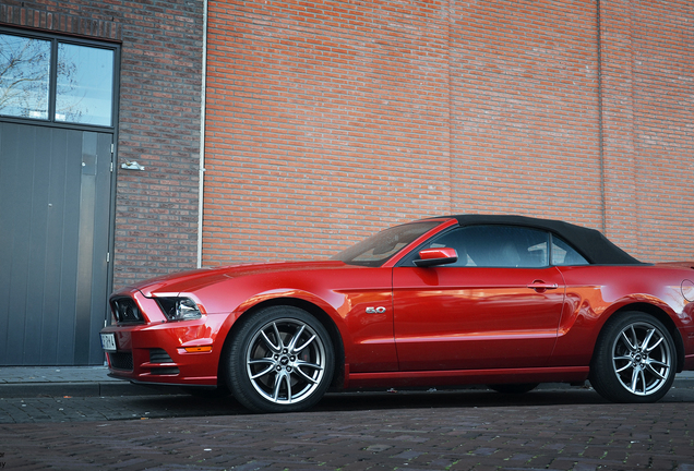 Ford Mustang GT Convertible 2013