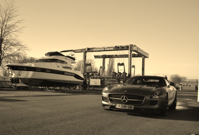 Mercedes-Benz SLS AMG GT Roadster Final Edition