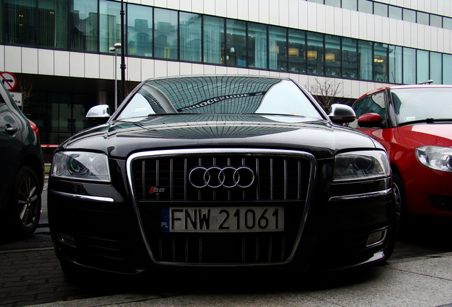 Audi S8 D3