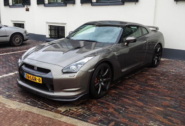 Nissan GT-R