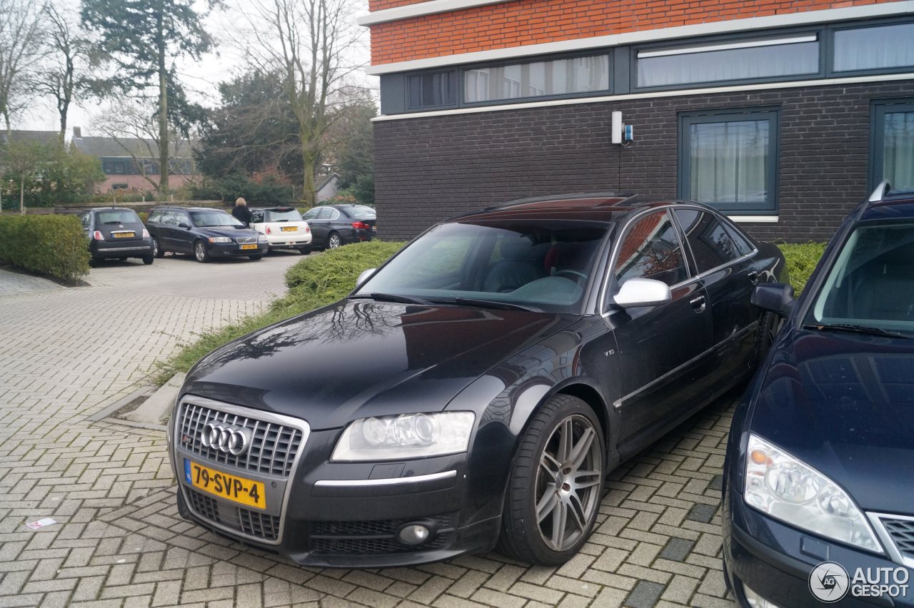 Audi S8 D3