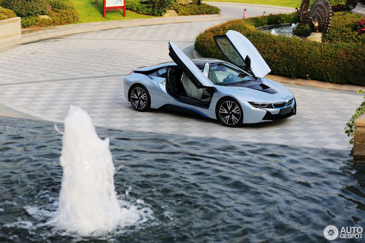 BMW i8