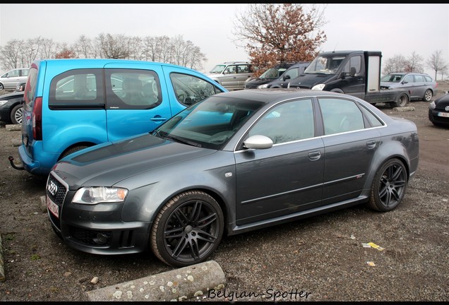 Audi RS4 Sedan