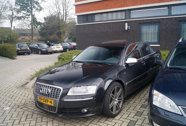 Audi S8 D3