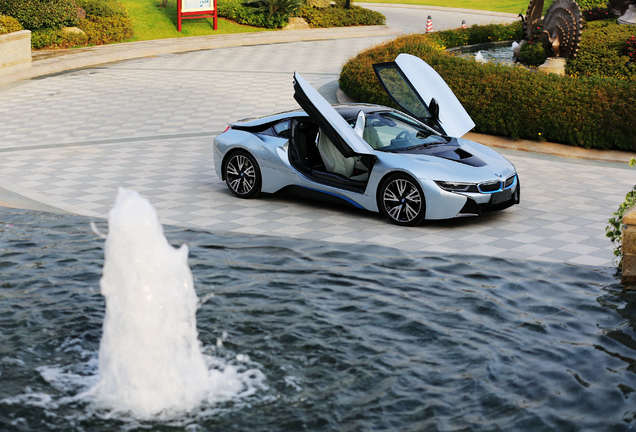 BMW i8