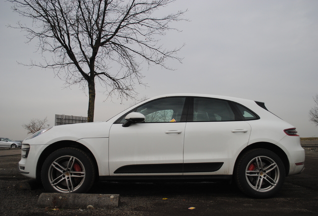 Porsche 95B Macan Turbo