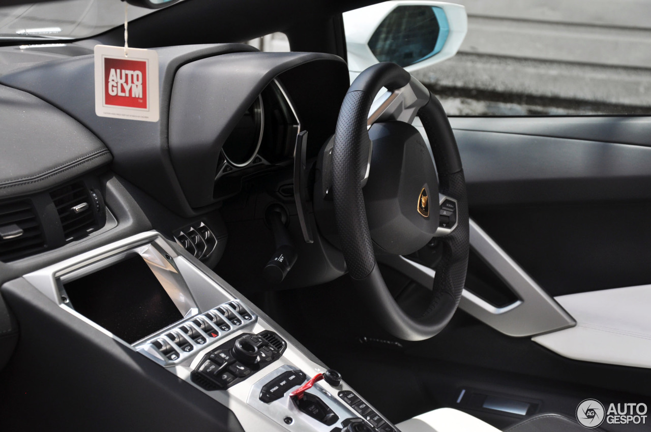 Lamborghini Aventador LP700-4 Roadster - 22 January 2015 - Autogespot