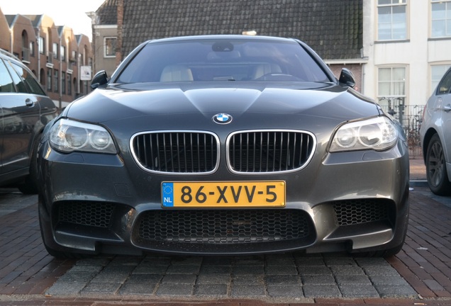 BMW M5 F10 2011