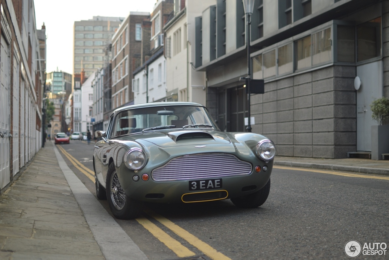 Aston Martin DB4