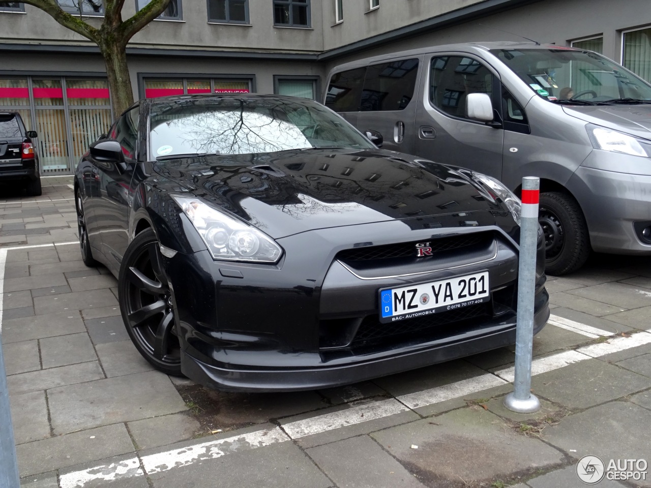 Nissan GT-R