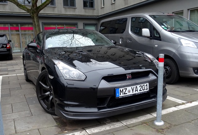 Nissan GT-R