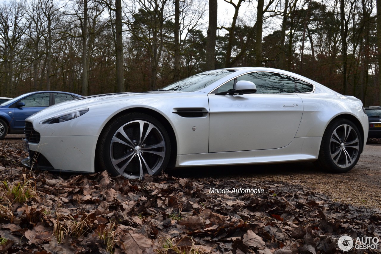 Aston Martin V12 Vantage