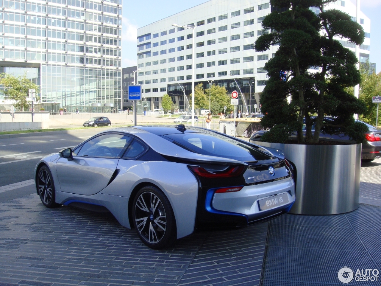 BMW i8