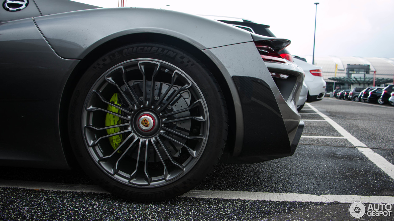 Porsche 918 Spyder Weissach Package