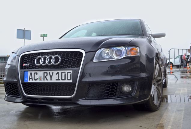 Audi RS4 Sedan