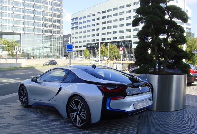 BMW i8