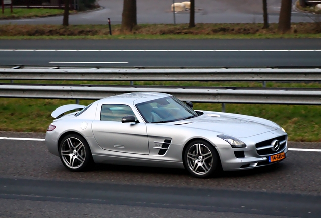 Mercedes-Benz SLS AMG