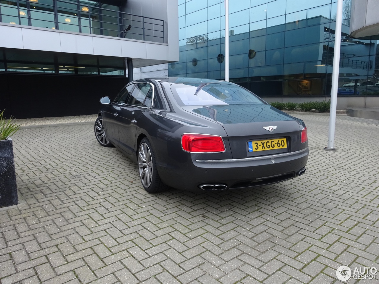 Bentley Flying Spur V8