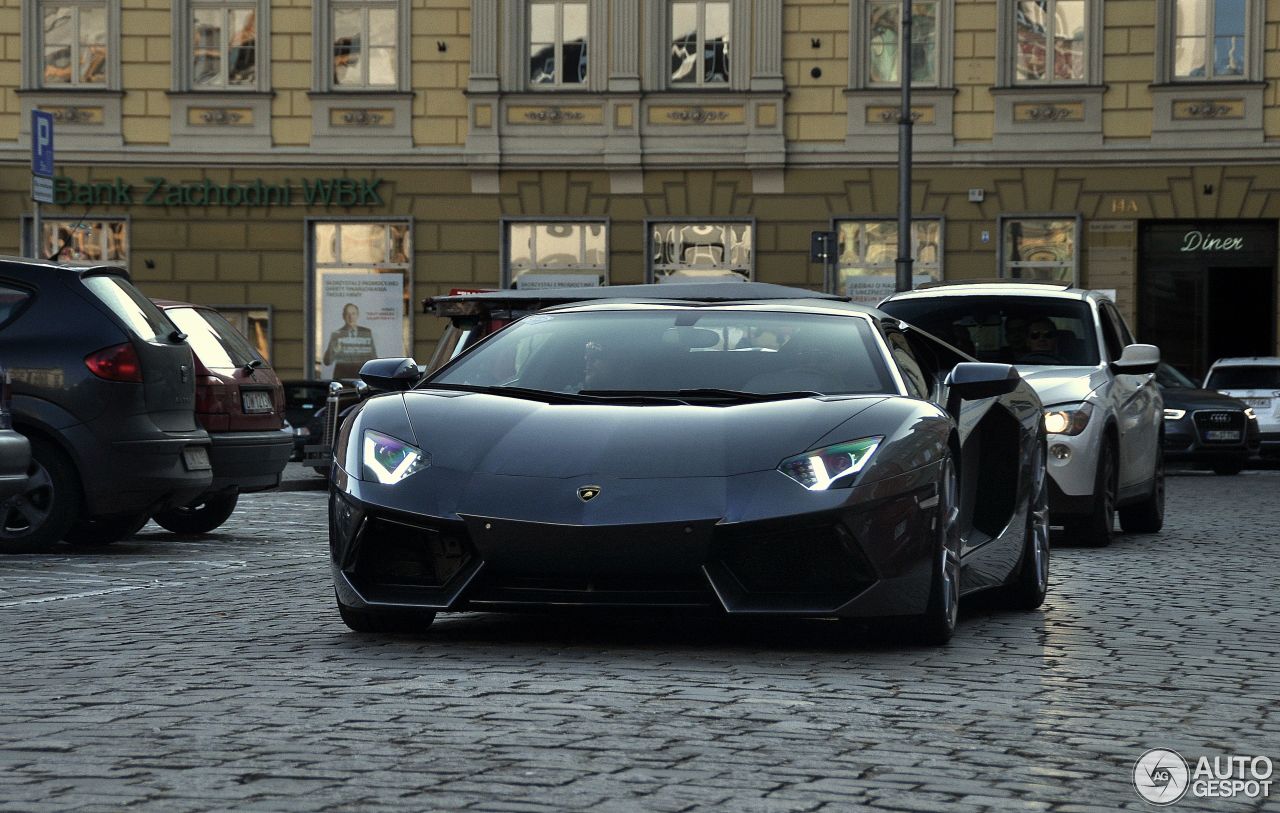 Lamborghini Aventador LP700-4 Roadster